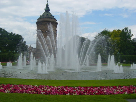 make - Fountains - Mannheim_Rose_Garden.jpg