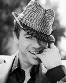 www - Robert Downey Jr - love2.jpg