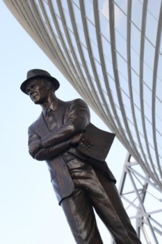 need personal photo blow up picture - Man Statue And Building - 09000d5d812c56ab_gallery_600.jpg