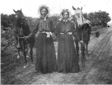 print a poster - Pioneer Women Long Dresses Bonnets Horses - IsaacandDeit.jpg