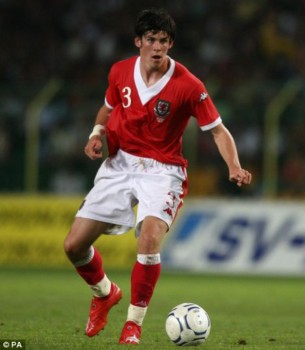 poster printing - Soccer - article_0_023920D7000004B0_656_468x537.jpg