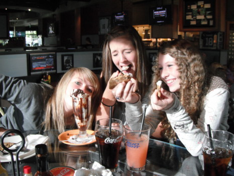 print a poster - Girls Eating Pizza - 030_3.jpg