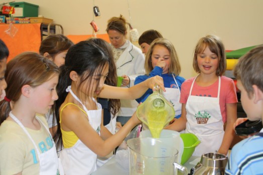 print a poster - Kids White Aprons - IMG_0699.jpg