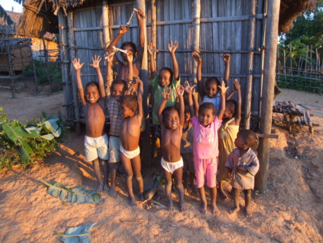 photo - African Children By Hut - 2007_0328mav40348.jpg