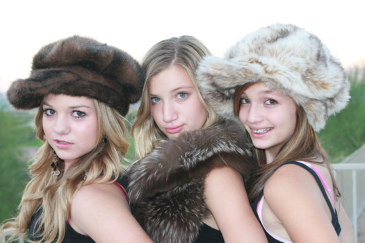 make - Photo 3 Girls With Fur - Birthday_082.jpg