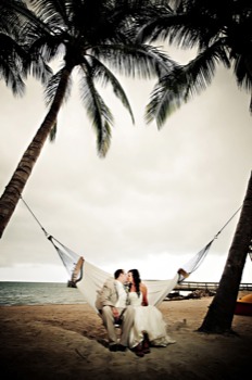 print a poster - Couples Kissing By The Beach Side - MEW0532.jpg