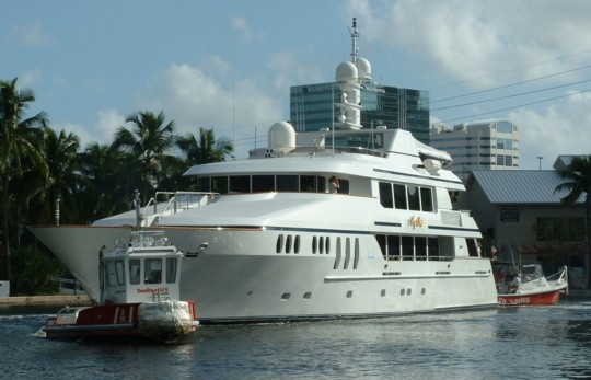 poster brain - Yacht - Yacht_towing01.jpg