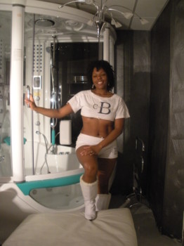 posterbrains - Women In Half Shirt Shorts And Boots - 027.jpg