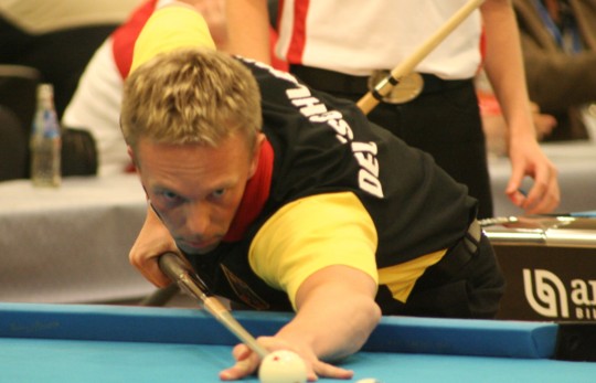 posterbrain - Man Playing Pool - Thorsten_Hohmann_1.jpg