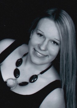 photo - Woman Tank Top Beaded Necklace Black And White - camille0004.jpg
