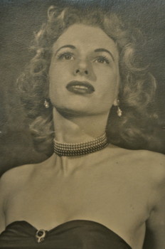poster size picture - Woman With Beaded Choker Necklace - DSC_0018.jpg