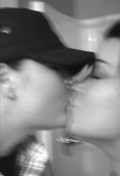 turn - Kiss Photo - AP.jpg