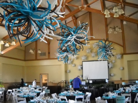 posterbrain - Dining Table Hall Decorations - 2009141JPG.jpg