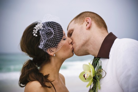print a poster - Just Married Couple Kissing - IMGP1359_0098.jpg
