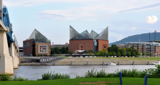 print posters 24 36 - Building On River - DSC_0961_1.jpg
