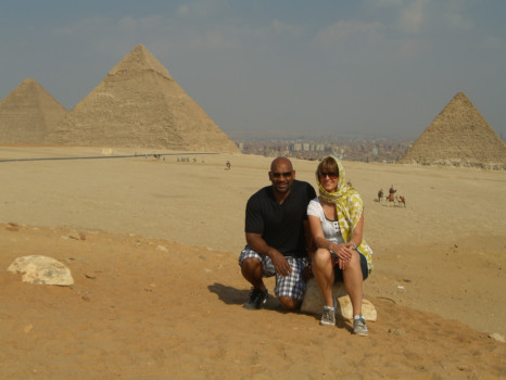 photo - Man Woman At Pyramids - Egy4.jpg