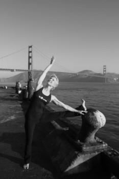 posterbrain - Woman Stretching Before Golden Gate Bridge - GG_Bridge_Burr_on_Pier.jpg
