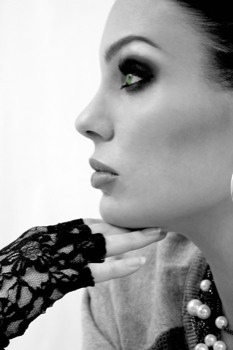 24 x 36 poster printing - Woman Profile Black And White - LIND.jpg