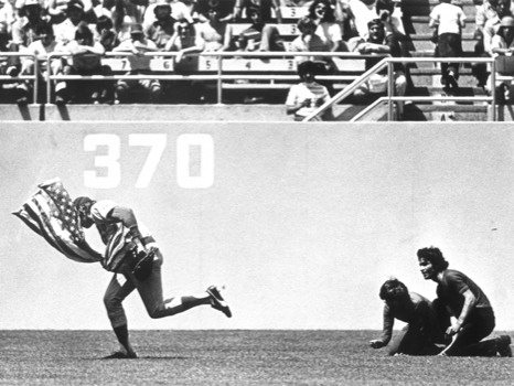 www - Athlete Flag Field Crowd - rickmonday.pdf