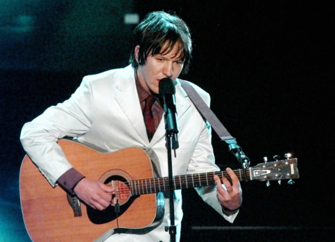 posterbrain - Man Singing And Playing Guitar - elliott_smile5002_1.jpg